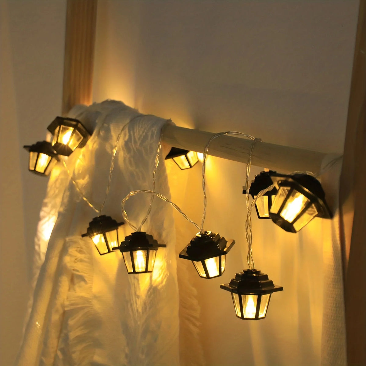 LED Palace String Lights, Retro Design, Battery‑Powered (Batteries Not Included), Perfect for Lawn, Garden, and Party Ambiance Vue Warm White 3M20LED