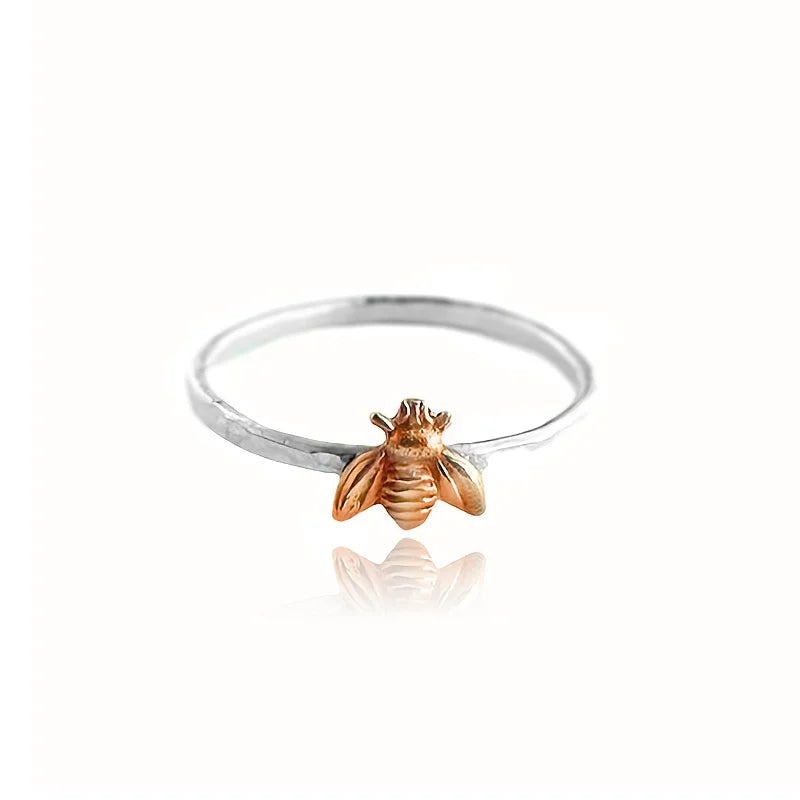 Huitan Dainty Bee Ring – Trendy Insect Fashion Ring for Women Fashion Ring Vue