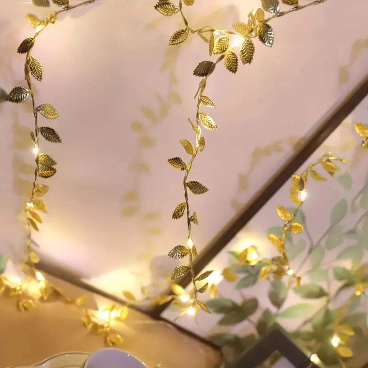 1PC 2M 20LED Golden Tiny Leaves Fairy Light Battery Powerd Led Copper Wire String Lights for Wedding Home Party DIY Xmas Decor Vue