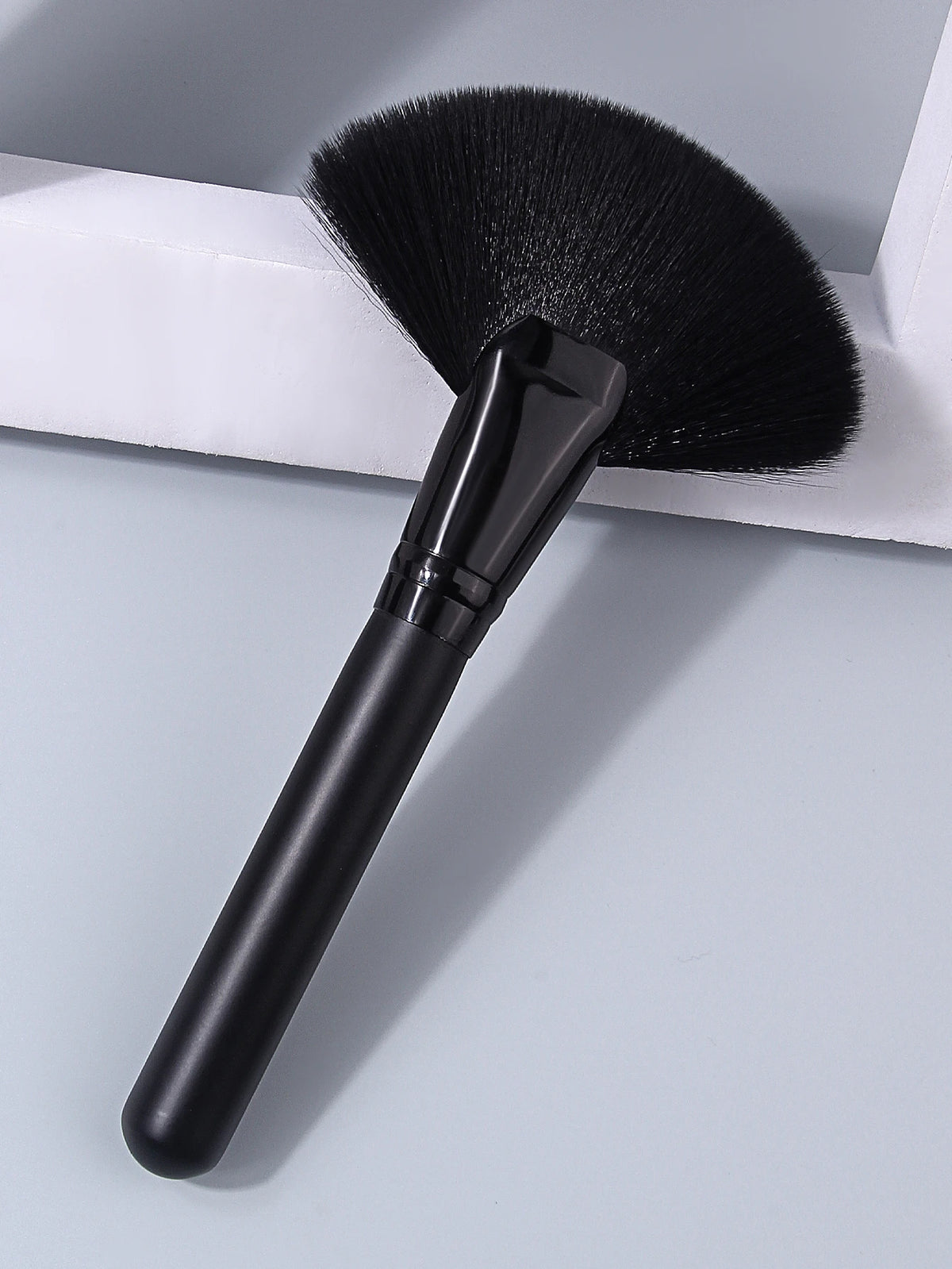 1pc New Model Large-Size Fan-shaped Makeup Brush Soft Portable Loose Powder Brush Nail Brush Women's Beauty Makeup Nail Tools Vue