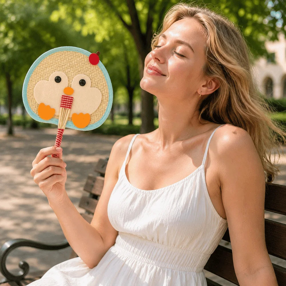 Compact Penguin Hand-Woven Fan Cartoon Cute Cattail Fan Lightweight Portable Hand Braided Fan School/Office Vue