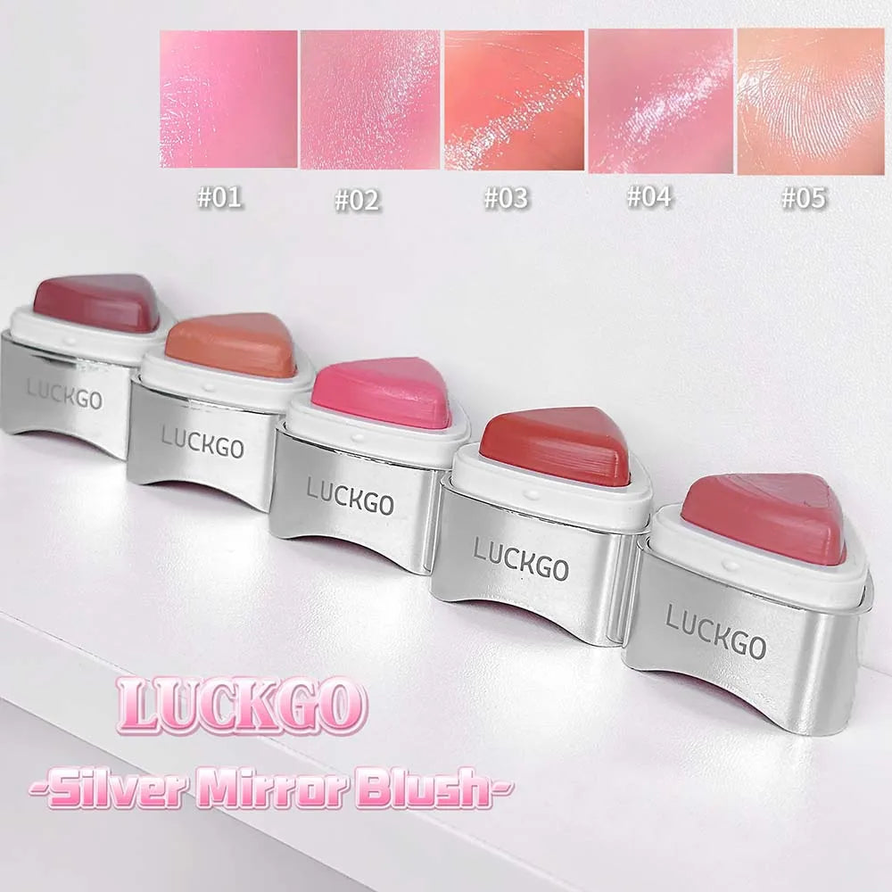 Triangle powder blusher is clear, moist, delicate, natural, and expansive. Korean pseudo facial makeup and powder blusher cream Vue
