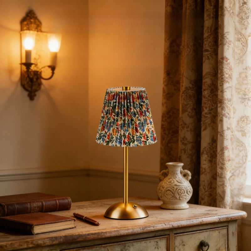 French Vintage Floral Pleated Table Lamp, Brass Base Bedside Lamp for Bedroom, Ins Style Night Light for Living Room Decor Vue