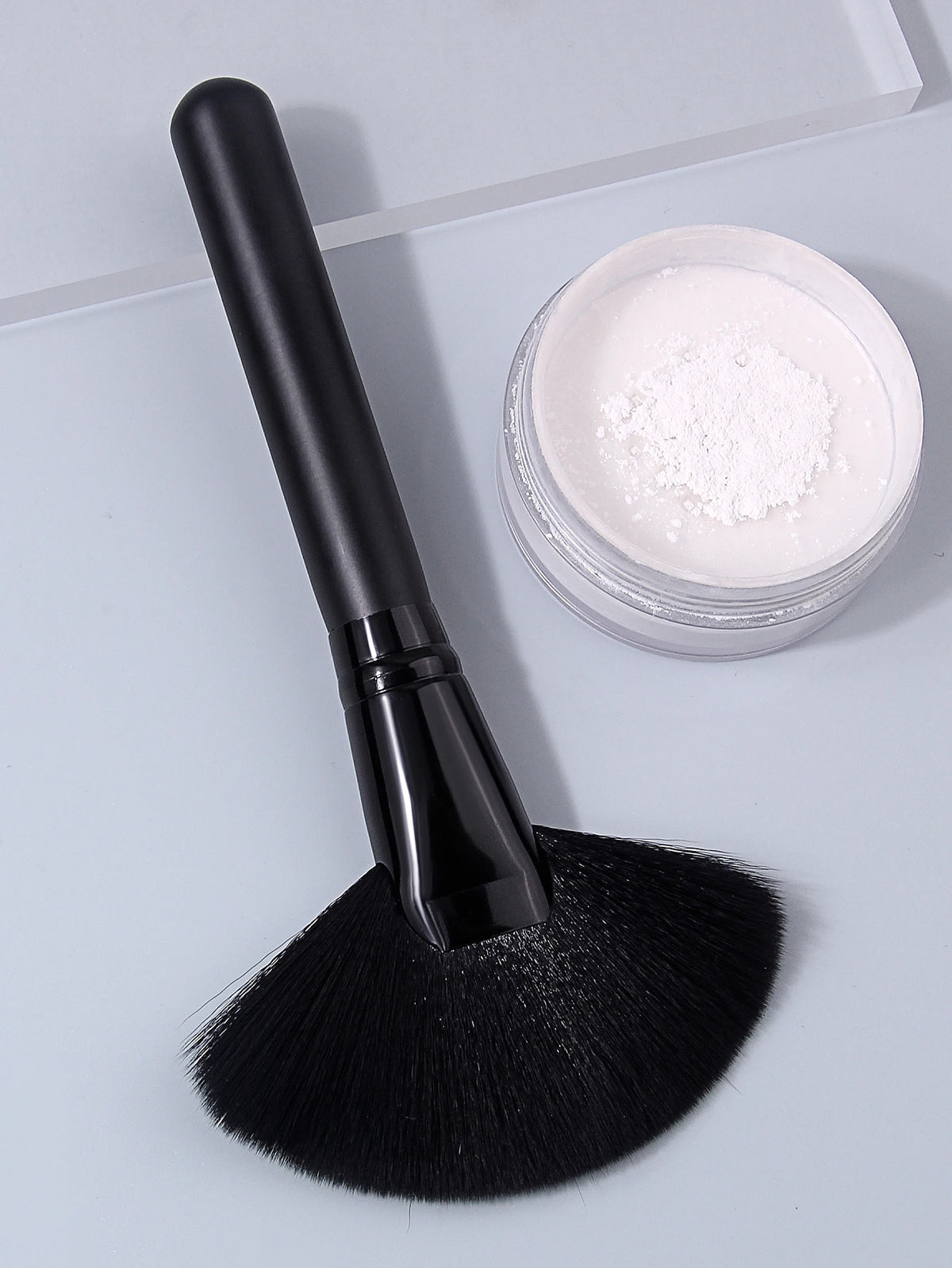 1pc New Model Large-Size Fan-shaped Makeup Brush Soft Portable Loose Powder Brush Nail Brush Women's Beauty Makeup Nail Tools Vue