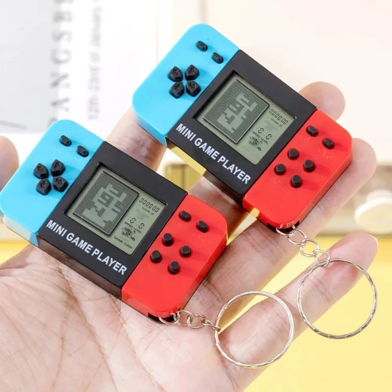 Retro Tetris Game Console Keychain Dual Color Handheld Electronic Game Player Classic Pocket Toy for Backpack Purse Key Ring Vue