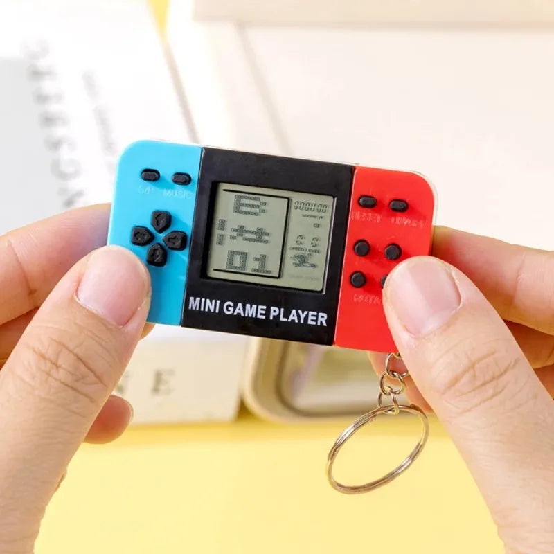 Retro Tetris Game Console Keychain Dual Color Handheld Electronic Game Player Classic Pocket Toy for Backpack Purse Key Ring Vue