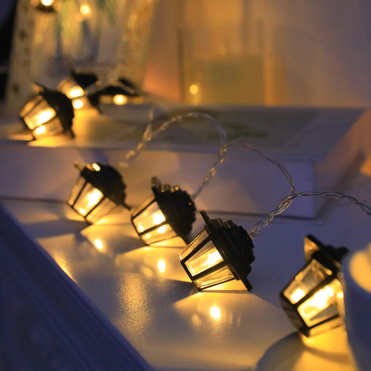 LED Palace String Lights, Retro Design, Battery‑Powered (Batteries Not Included), Perfect for Lawn, Garden, and Party Ambiance Vue