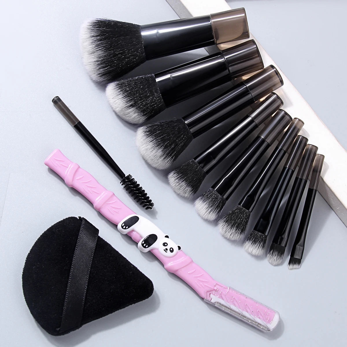 Hot Sale 10PCS Mini Travel Makeup Brush Set, Multi-Function Face Eye Brushes with Triangle Makeup Puff & Pink Bamboo Decor Eyebr Vue
