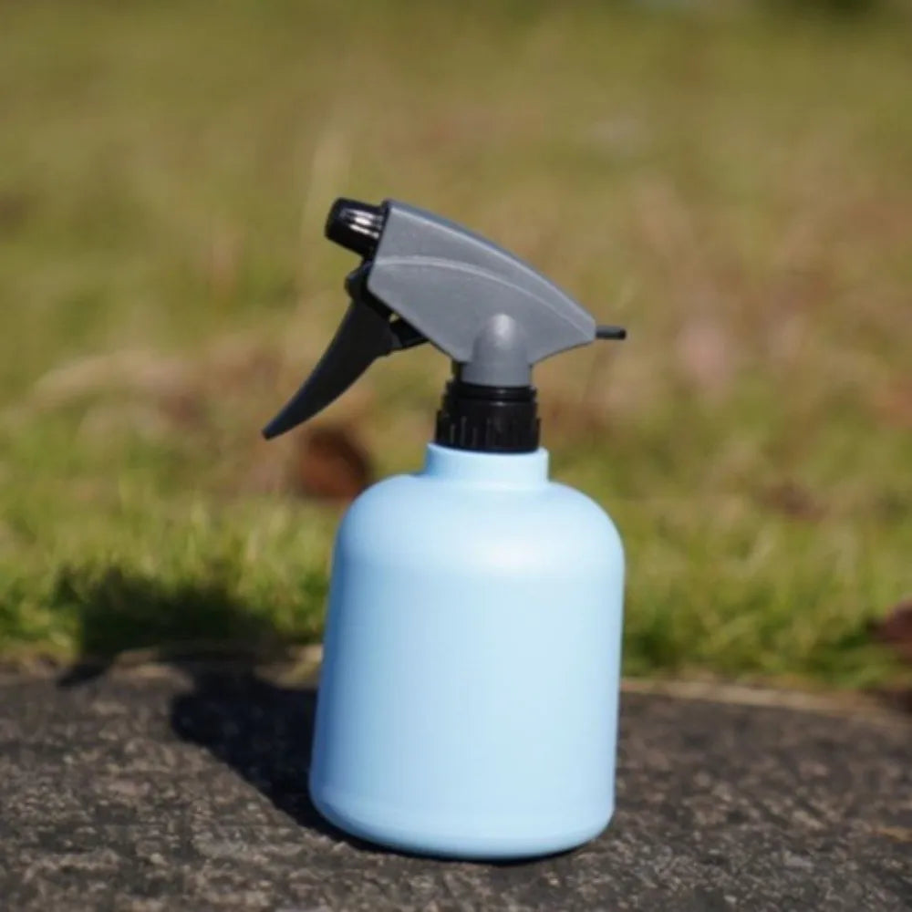 Leakproof Hand Pressure Sprayer Hand Operated Plastic Watering Can 600ml Thickened Bottle Bottom Plant Spray Bottle Plant Care Vue