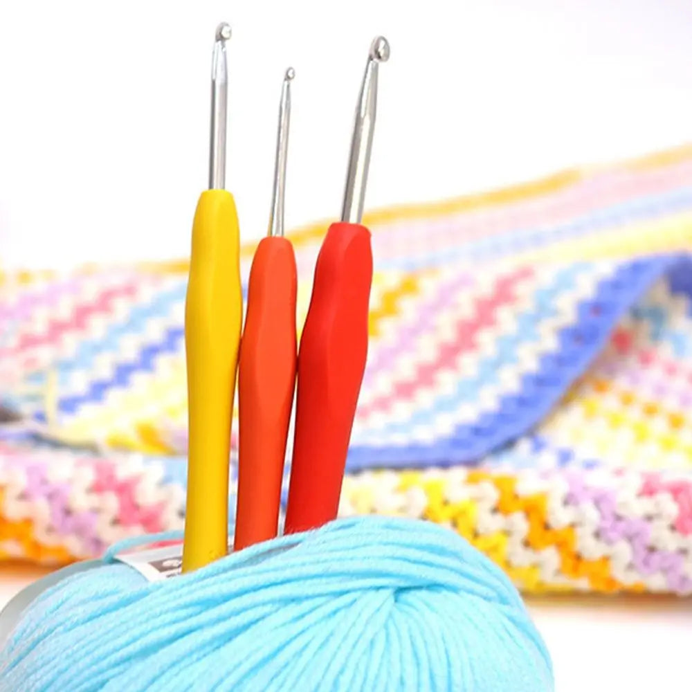 Ergonomic Handles Crochet Hooks Set Soft Handles with Storage Case Crochet Kit 2-8mm Bolded Crochet Needle Kit Crocheters Vue