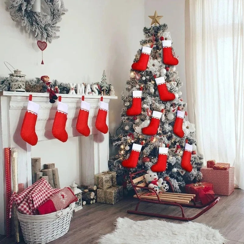 Christmas Fireplace Hanging Stocking Holiday Decoration Gift Bag for Party Display Festive Ornament Christmas Home Decor Scene Vue