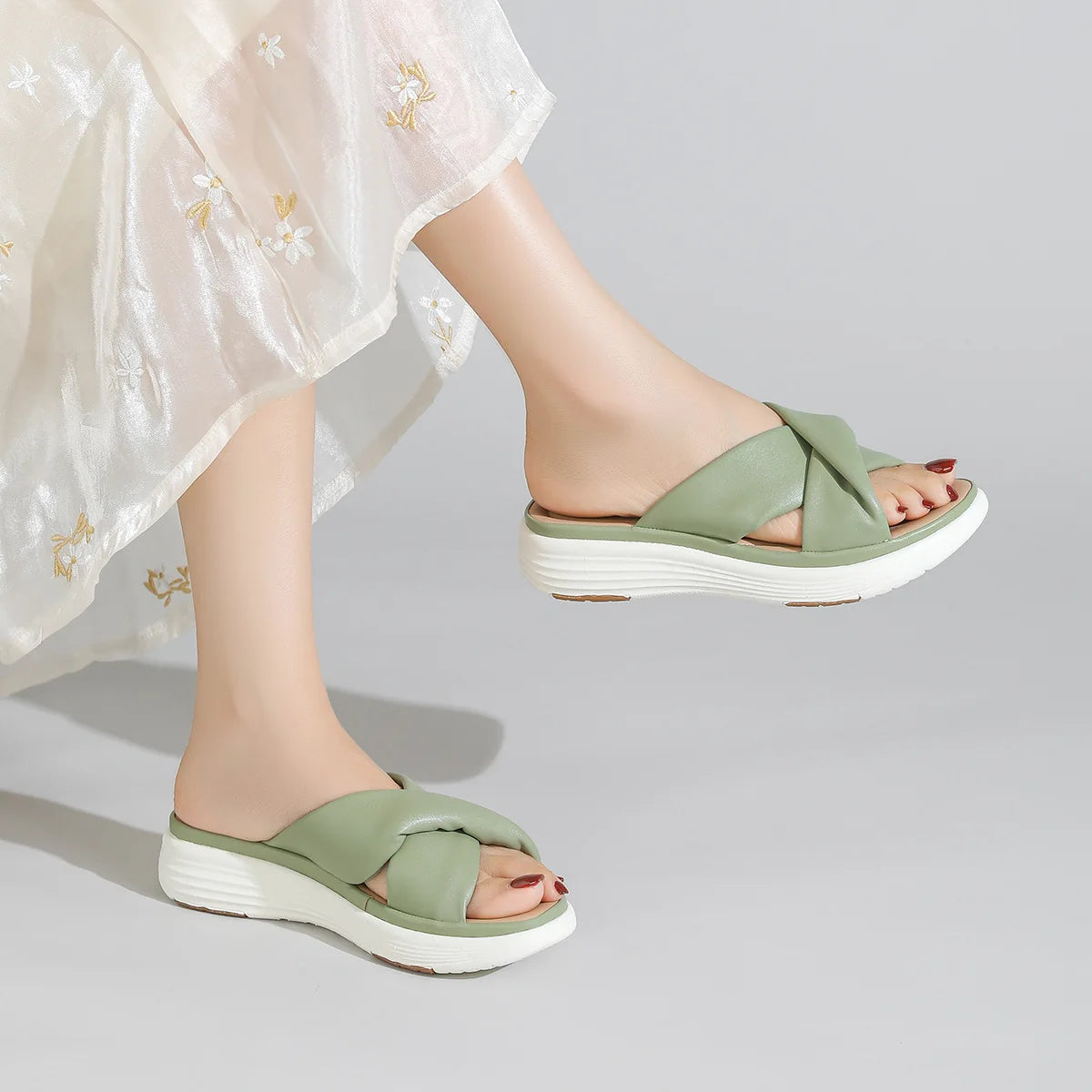 Women's Lightweight Platform Sandals – Thick Sole Sweet Slides Platform Sandals Vue