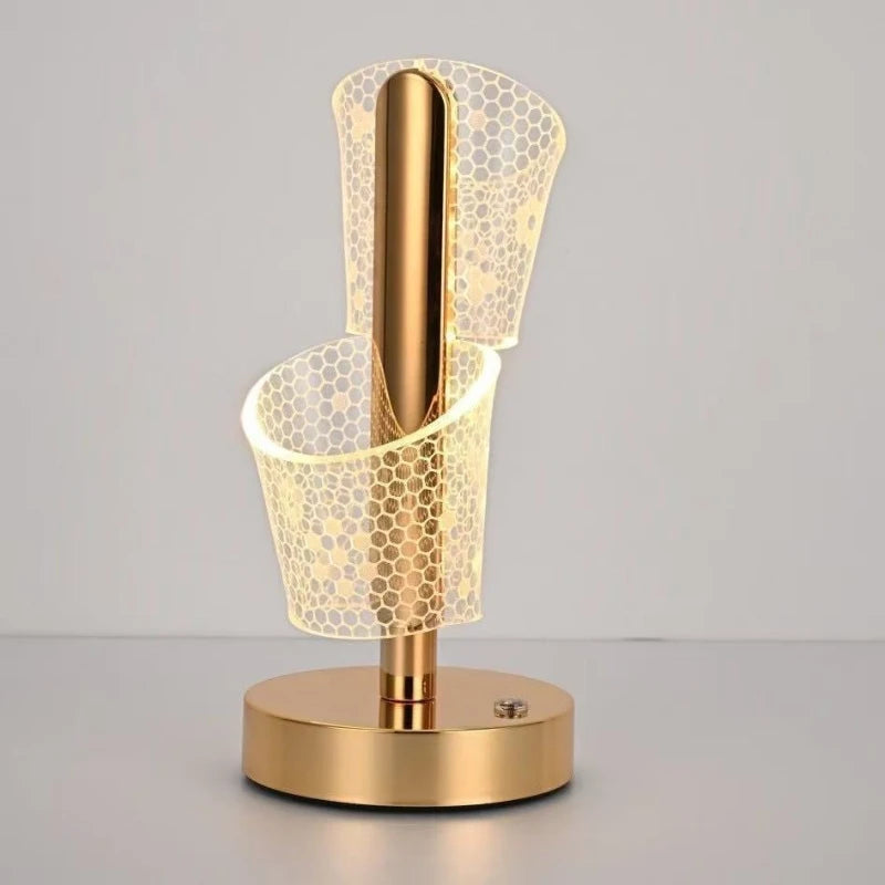 Nordic Creative Acrylic Butterfly Decorative Table Lamp, Luxury Ambient Light for Hotel Bedroom Bedside Vue funnel