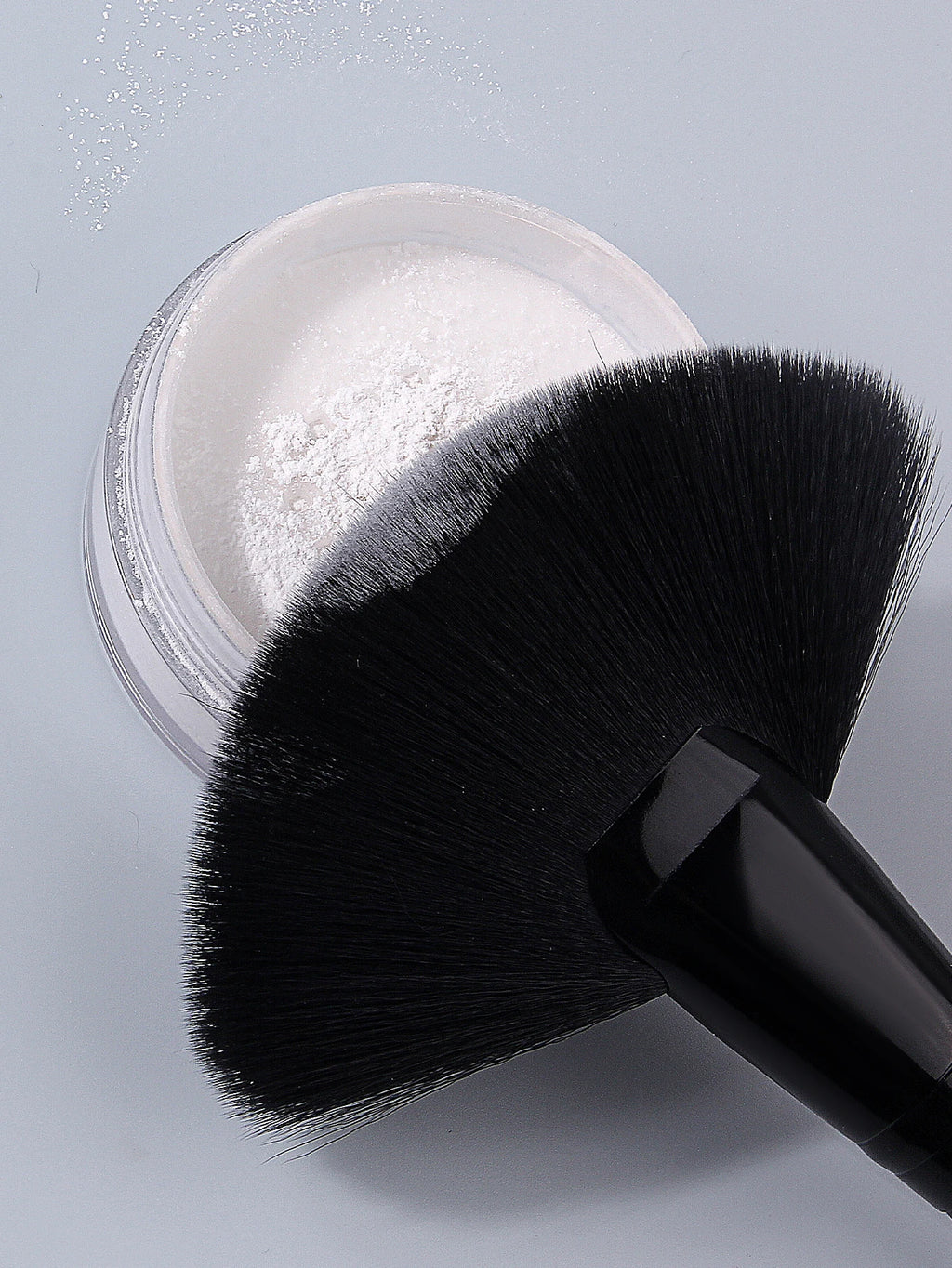 1pc New Model Large-Size Fan-shaped Makeup Brush Soft Portable Loose Powder Brush Nail Brush Women's Beauty Makeup Nail Tools Vue