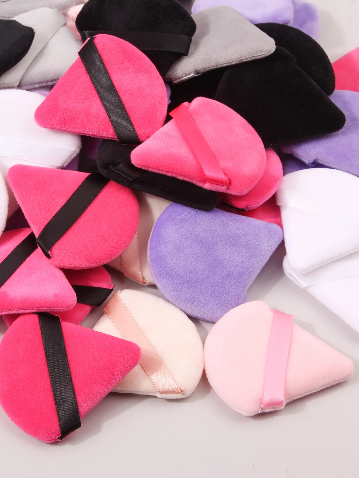 50Pcs Mixing Colors Randomly Triangle Makeup Puff For Loose Powder Liquid Cosmetic Soft Plush Makeup Puff Makeup Foundation Puff Vue