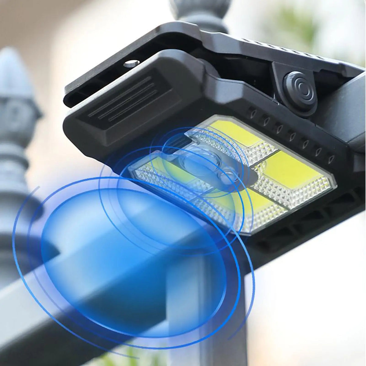 Upgraded Smart 300LM Motion Sensor Solar Clip Lights Outdoor Garden Decorative Security Lighting Solar Wall Light for Patio Gril Vue