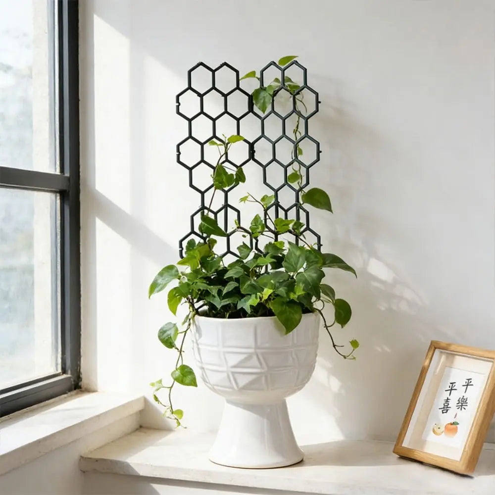 Honeycomb Design Plant Support Rustproof Plastic Windproof Trellis