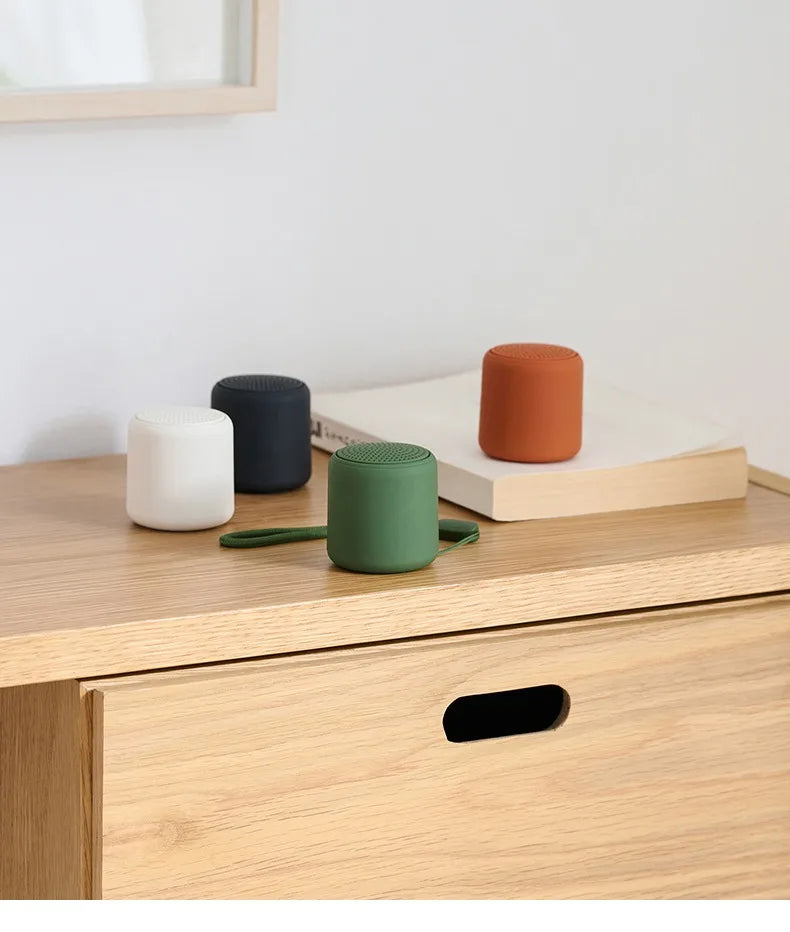 Macaron Mini Wireless Bluetooth Speaker Portable Desktop Heavy Bass Stereo Speaker USB Play Outdoor Mini Sound Box Vue