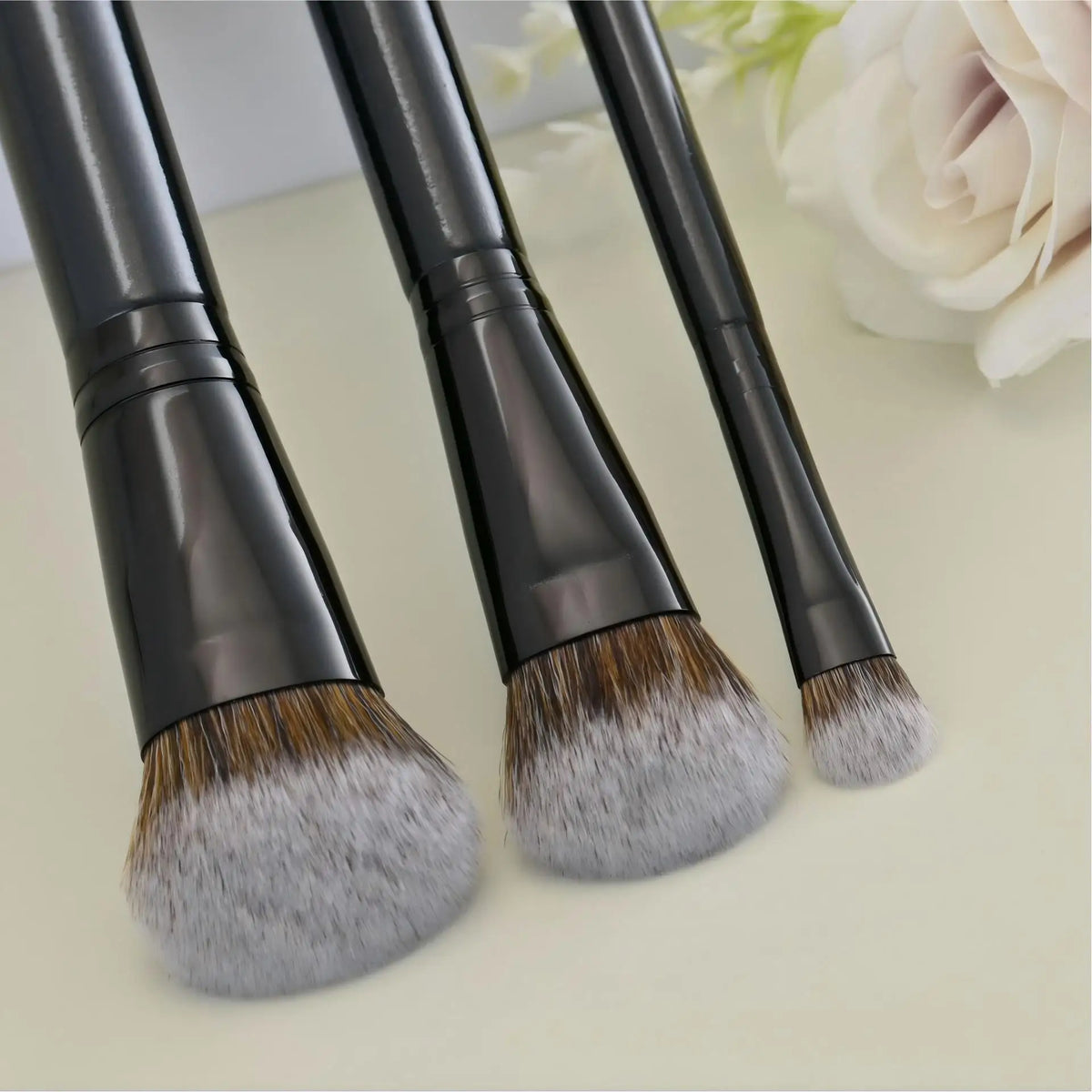 3pcs Brushes Private Label Multi Function Professional Angled Contour Foundation Brush Black Synthetic Hair Custom Logo 10sets Vue