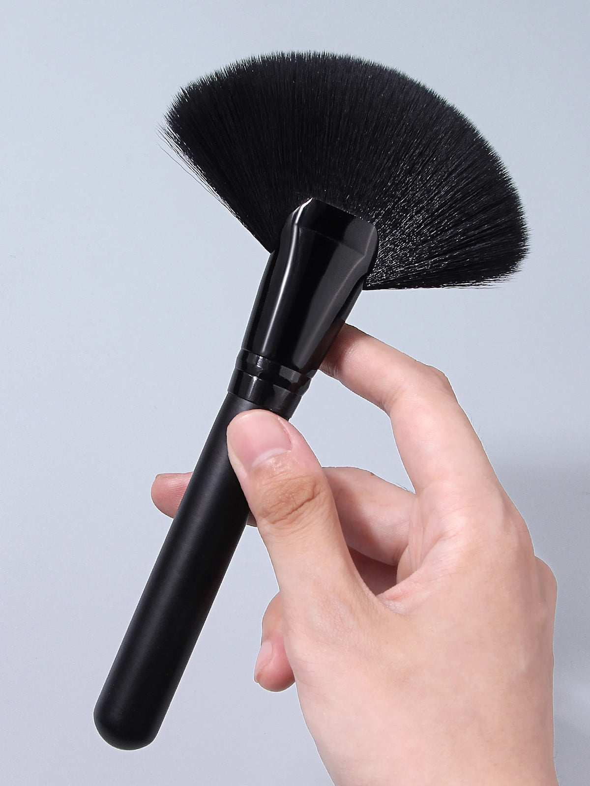 1pc New Model Large-Size Fan-shaped Makeup Brush Soft Portable Loose Powder Brush Nail Brush Women's Beauty Makeup Nail Tools Vue