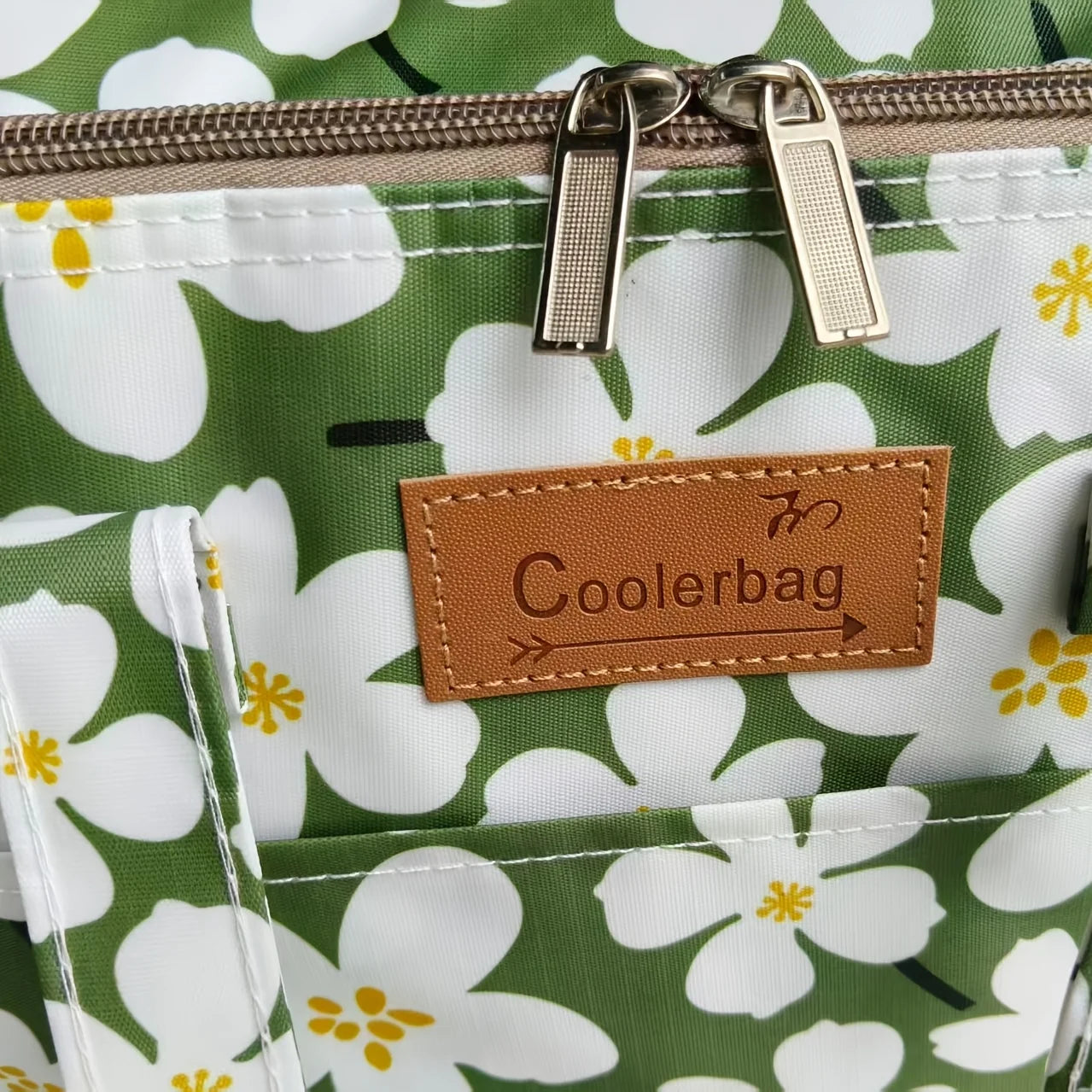 Multifunctional Outdoor Insulated Tote 4 Pockets Large Capacity