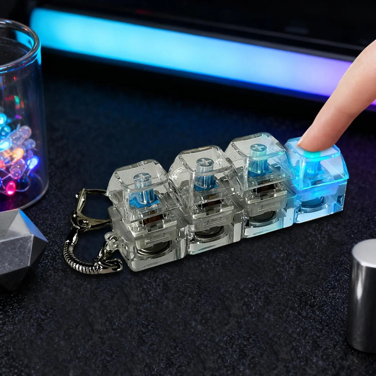 Funny LED D ecompression Keyboard Keychain Transparent 4 Keys Stress Relief Fidget Toy Button Keycap Keyrings Men Women Pendant Vue