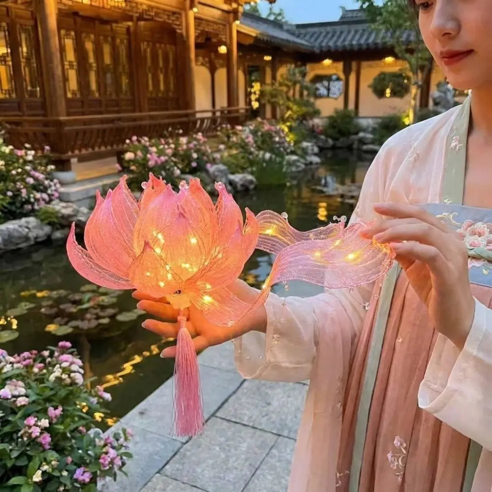 Ancient Style Handheld Lotus Lantern Handmade DIY Craft Kit Ribbon Fairy Lotus Lantern Colorful Luminous Vue