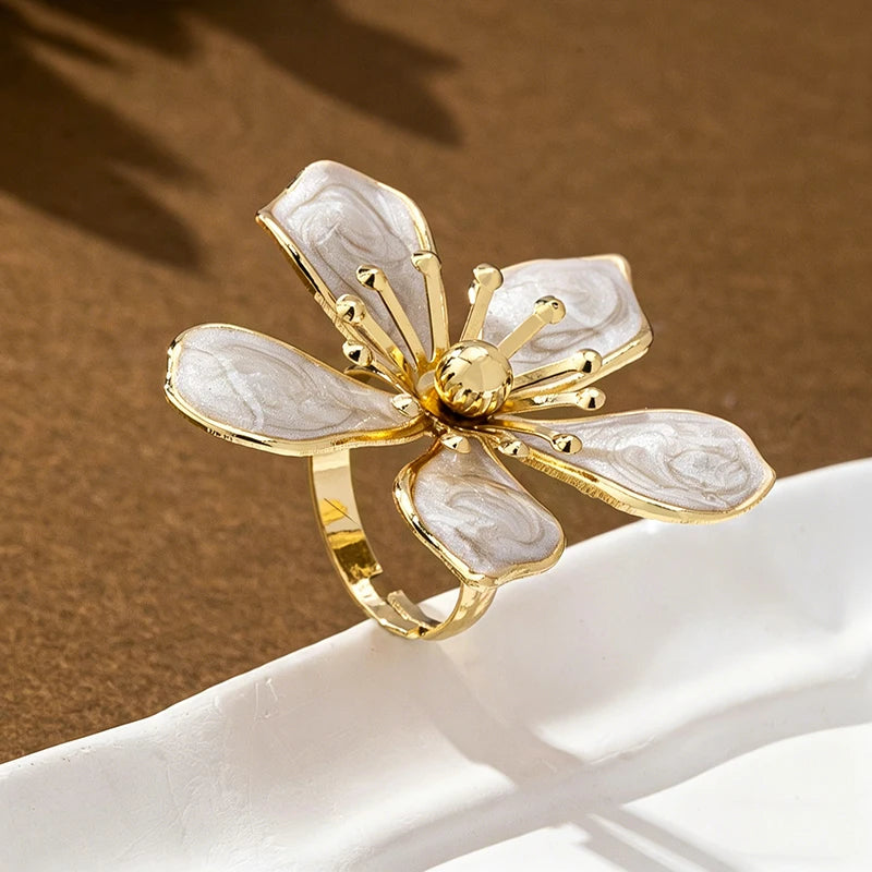 Huitan White Enamel Flower Adjustable Ring – Women's Fashion Fashion Ring Vue