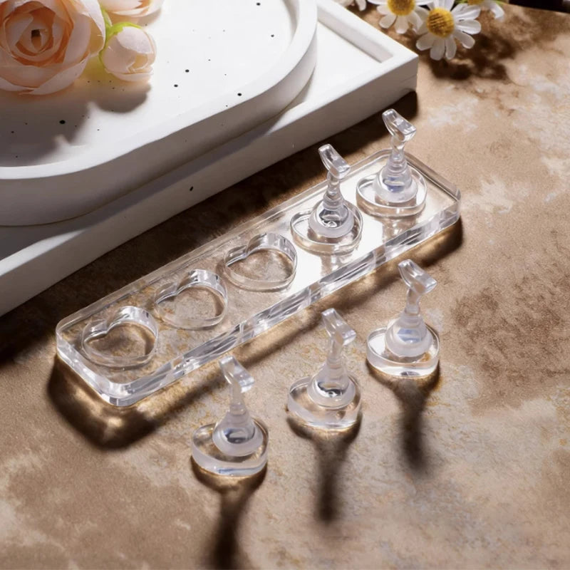 Non-Magnetic Acrylic Cartoon Bear Love Shape Nail Stand False For Cat Eye Gel Press On Nails Display Stand Tips Holder Vue