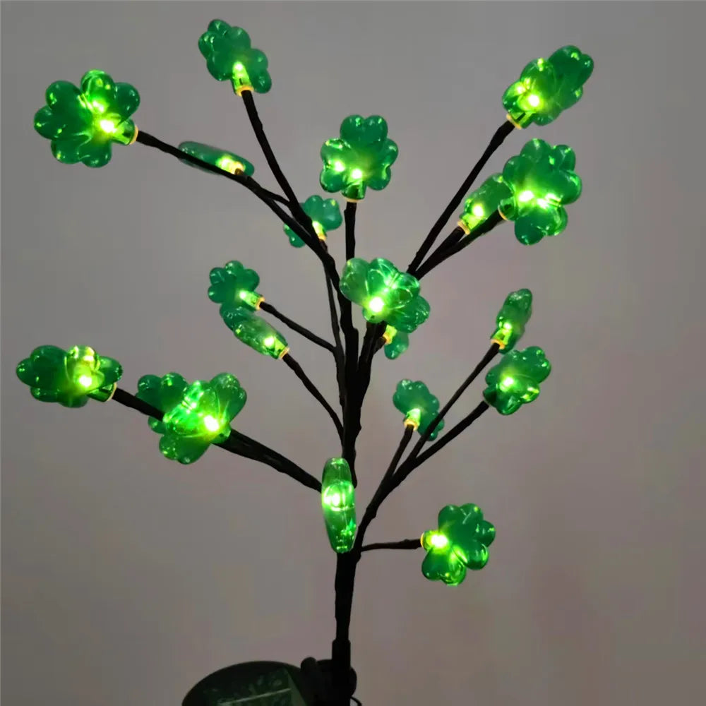 St Patricks Day Decorations Shamrock Solar-Powered LED Yard Lights Garden Decor Lamp Waterproof Outdoor Plug Light Vue Warm White 1pcs