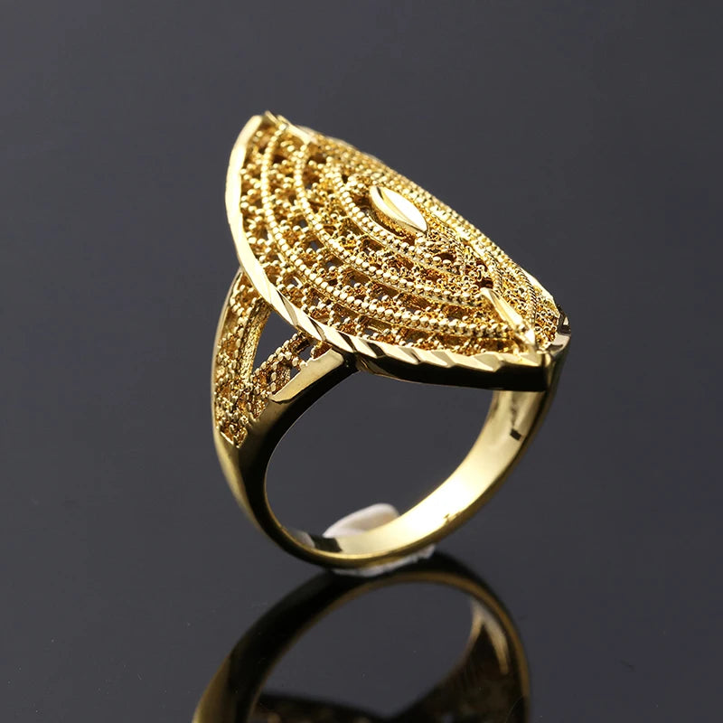 Huitan Gold Marquise Hollow Ring – Luxury Wedding Band for Women Fashion Ring Vue