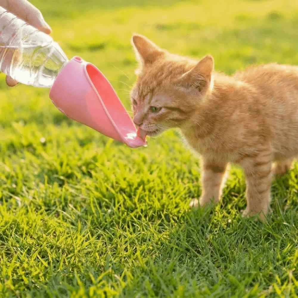 Food Dispense Portable Pet Walking Cup 2-in-1 Removable Dog water Feeder Leaf Shaped Collapsible Hydration Feeder Dogs Cats Pets Vue