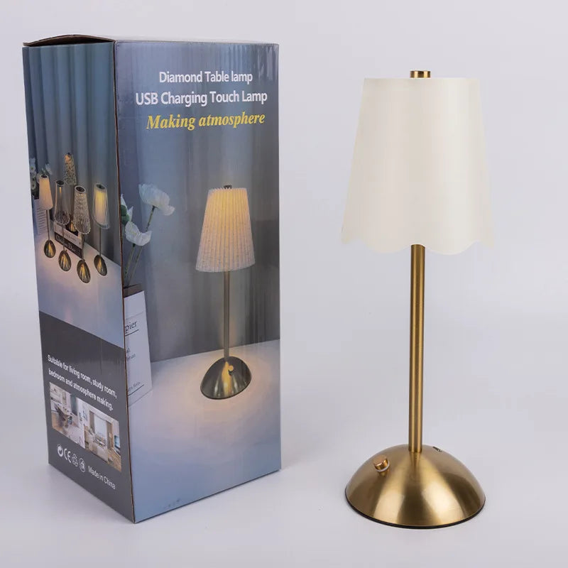 French Vintage Floral Pleated Table Lamp, Brass Base Bedside Lamp for Bedroom, Ins Style Night Light for Living Room Decor Vue Warm White