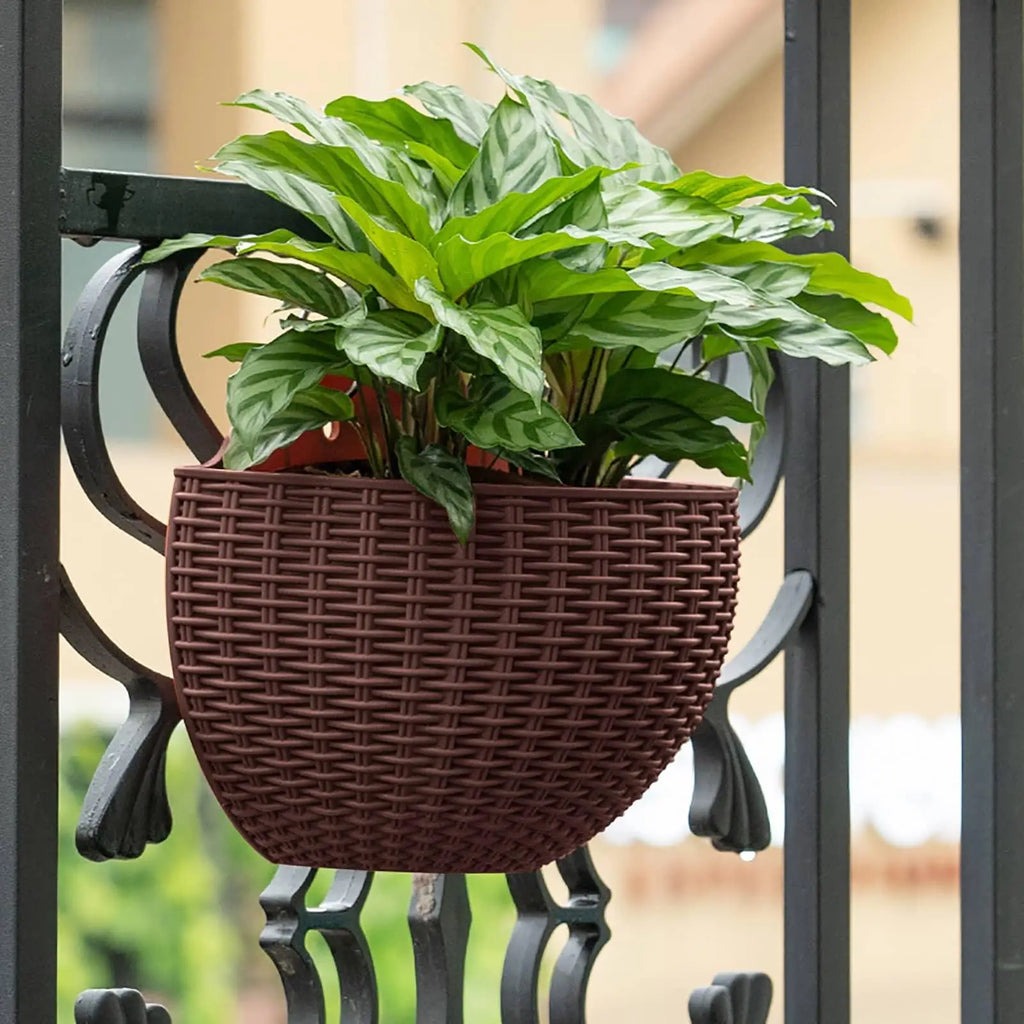 European Style Imitation Rattan Wall Planter Semicircle Hanging Flower Pot Wall Decoration for Balcony Fence Home Garden Decor Vue