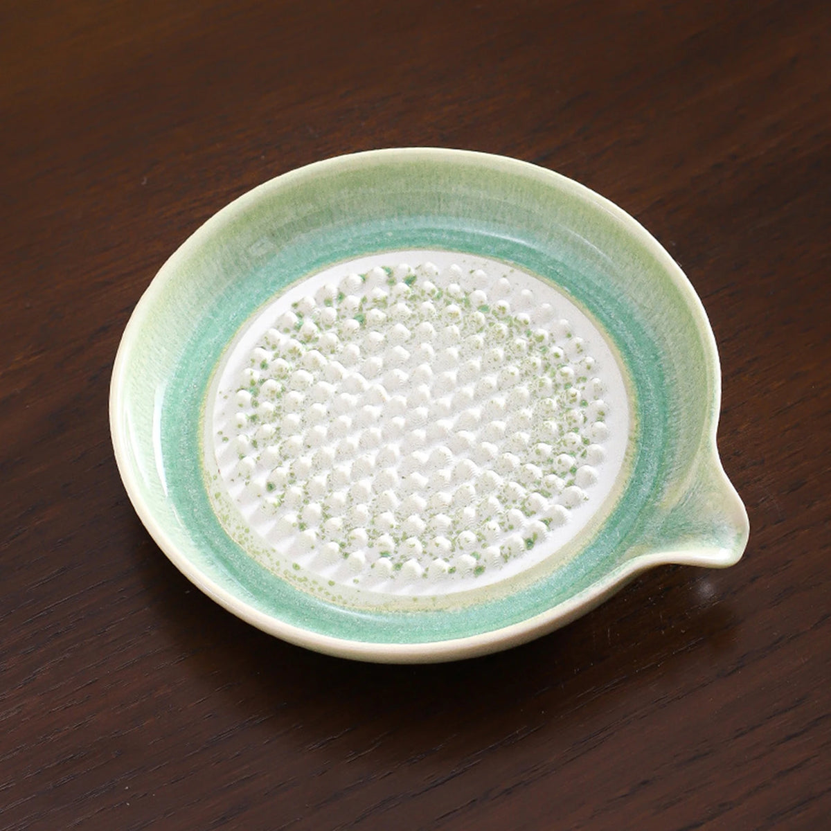Ceramic Handheld Grater Plate – Ginger, Garlic & Spice Grinder Ceramic Grater Plate Vue