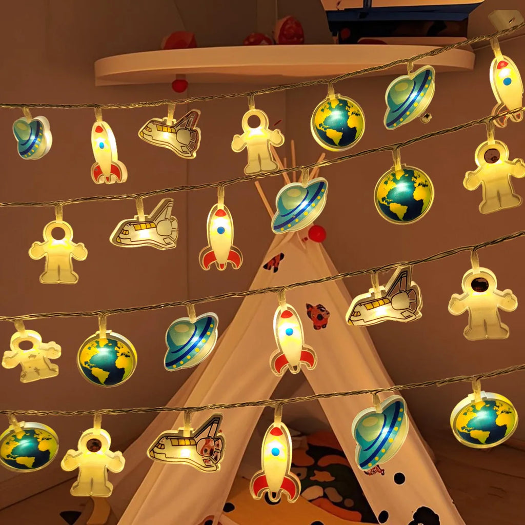 Cartoon Space Themed LED Decorative String Lights, Astronaut Rocket Shape Fairy Lights for Nursery Bedroom Birthday Party D Vue