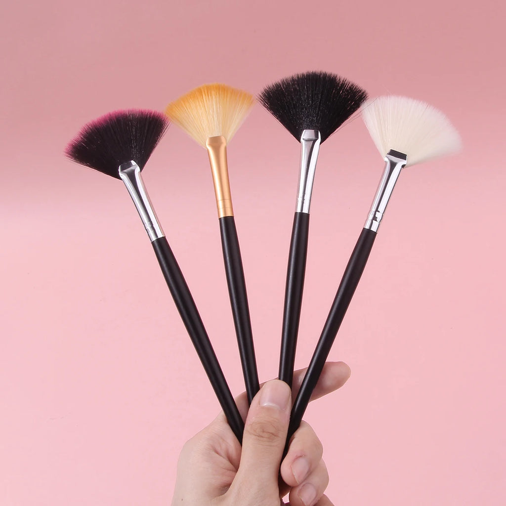 1/4Pcs Fan Brushes for Makeup Soft Synthetic Hair Highlighter Contour Brush Professional Cosmetic Tools for Airy Finish Daily Us Vue