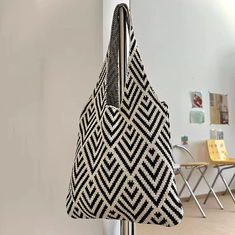 Women Stylish Turtle Cherry Pattern Crochet Tote Bag Large Capacity Vue c-blackwhite