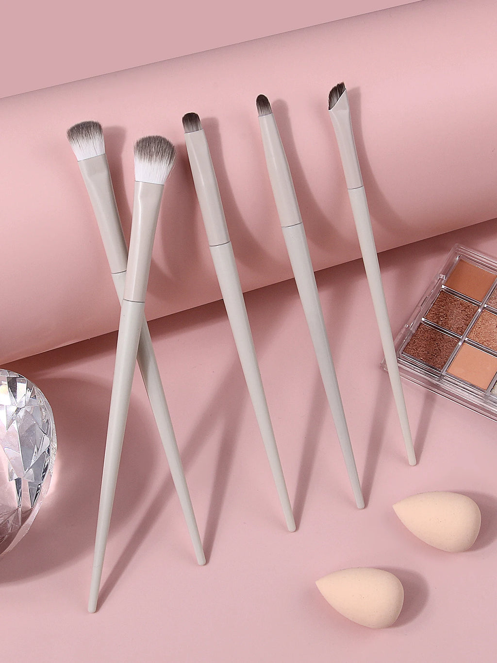 7Pcs Eyeshadow Brush Kit With Cosmetic Sponge Soft Eye Makeup Brushes For Blending Shading Eyebrow Eyeliner Cosmetic Accessories Vue