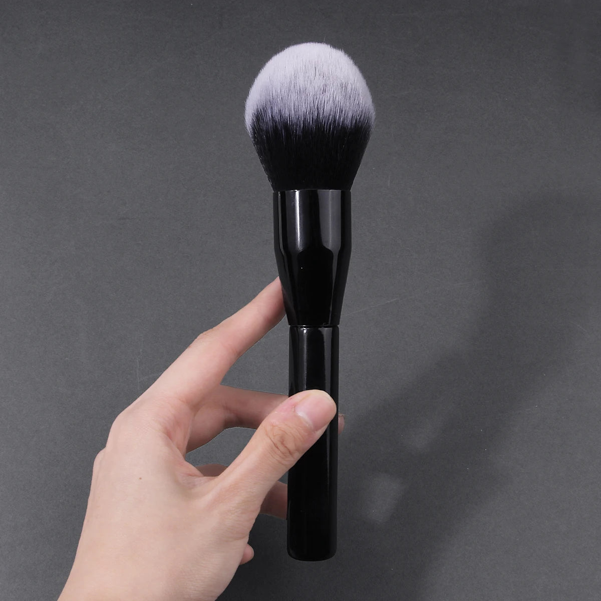 1PC Extra Large Flame Loose Powder Brush, Black Wooden Handle Blush Brush, Large Size Single Makeup Brush Premium Cosmetic Brush Vue