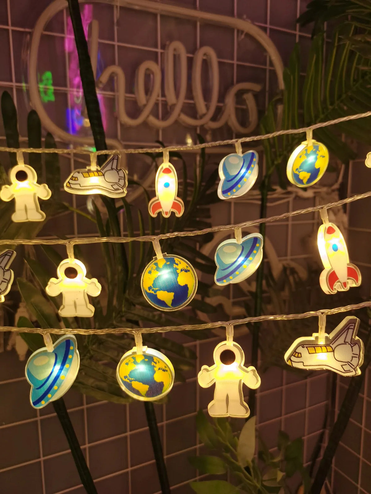 Cartoon Space Themed LED Decorative String Lights, Astronaut Rocket Shape Fairy Lights for Nursery Bedroom Birthday Party D Vue