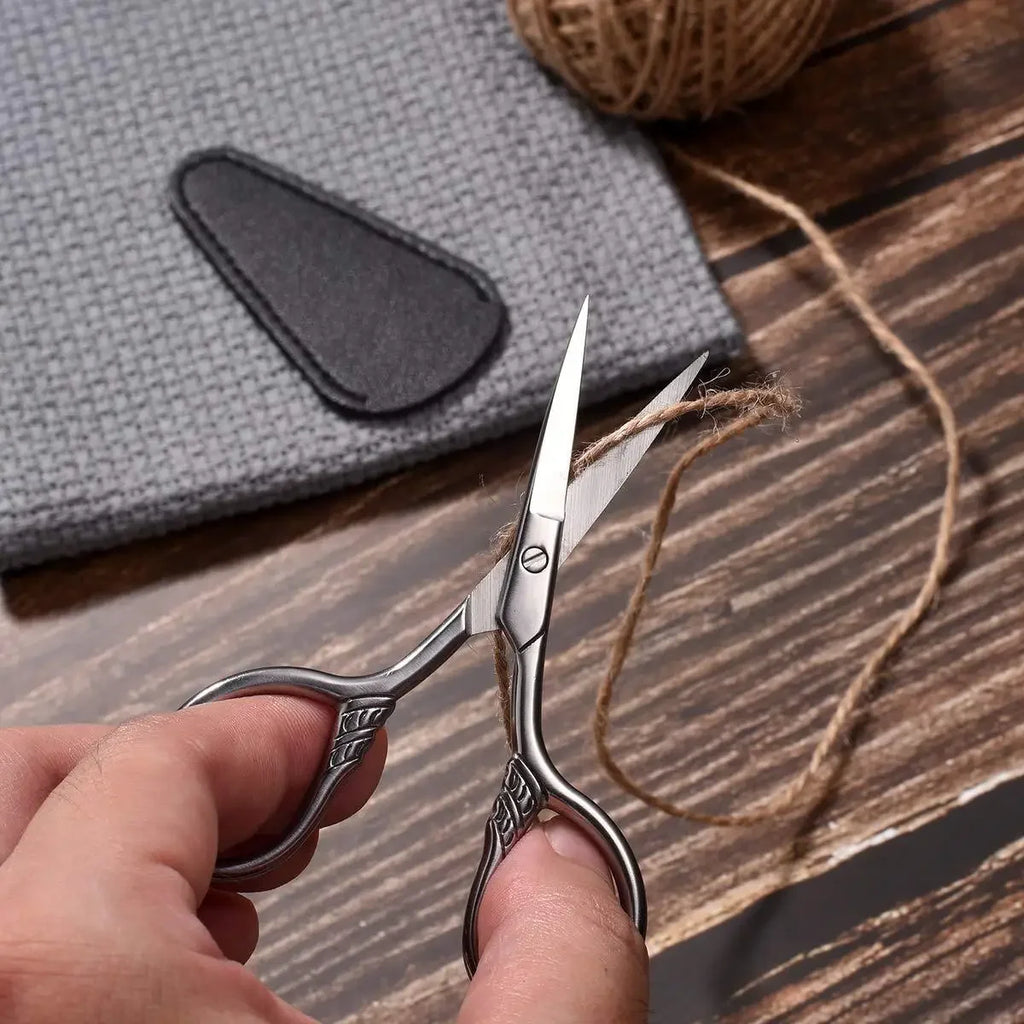 1Pcs Eyebrows For Manicure Grooming Nail Scissors Stainless Steel Small Makeup Cuticle Beard And Mustache Trimmer Nose Hair Tool Vue