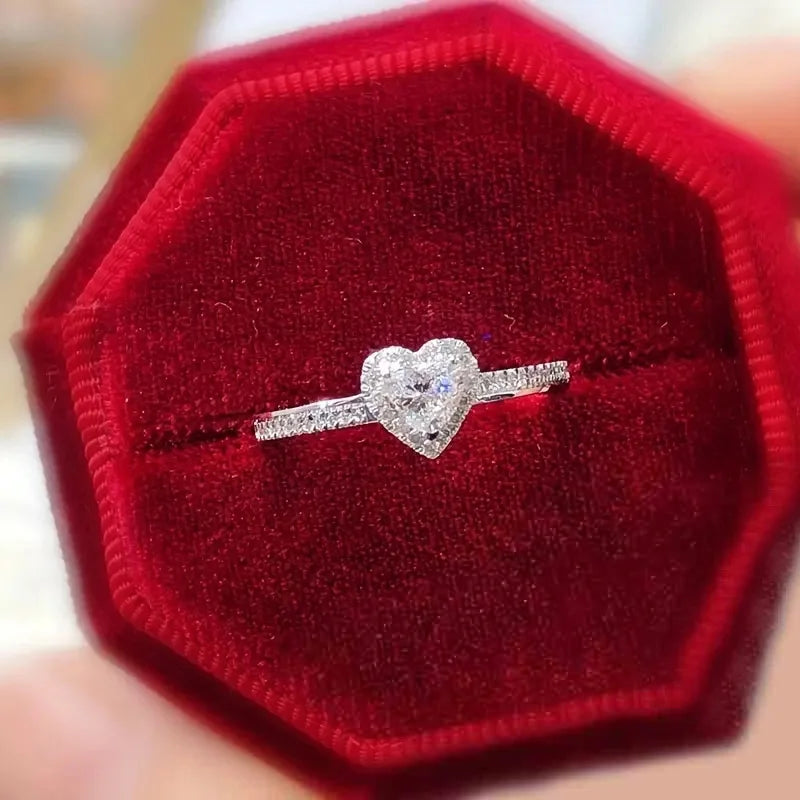 Huitan Heart CZ Ring – Silver Women's Wedding & Engagement Band Fashion Ring Vue