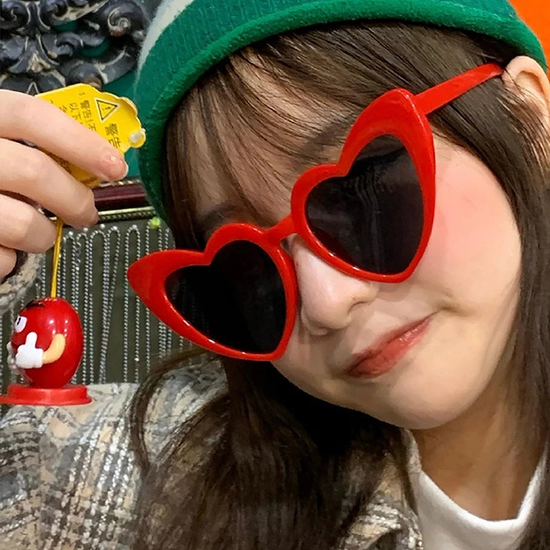 1PCS New Ladies Sexy Eye Love Heart Sunglasses Retro Big Frame Personality Sunglasses Protection Eyewear Vue
