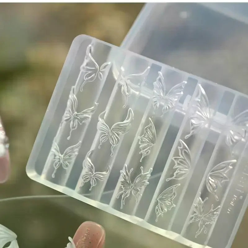 Crystal Nail Mold for Artistic Flower and Butterfly Manicures Ideal for DIY Nail Enthusiasts at Home Vue