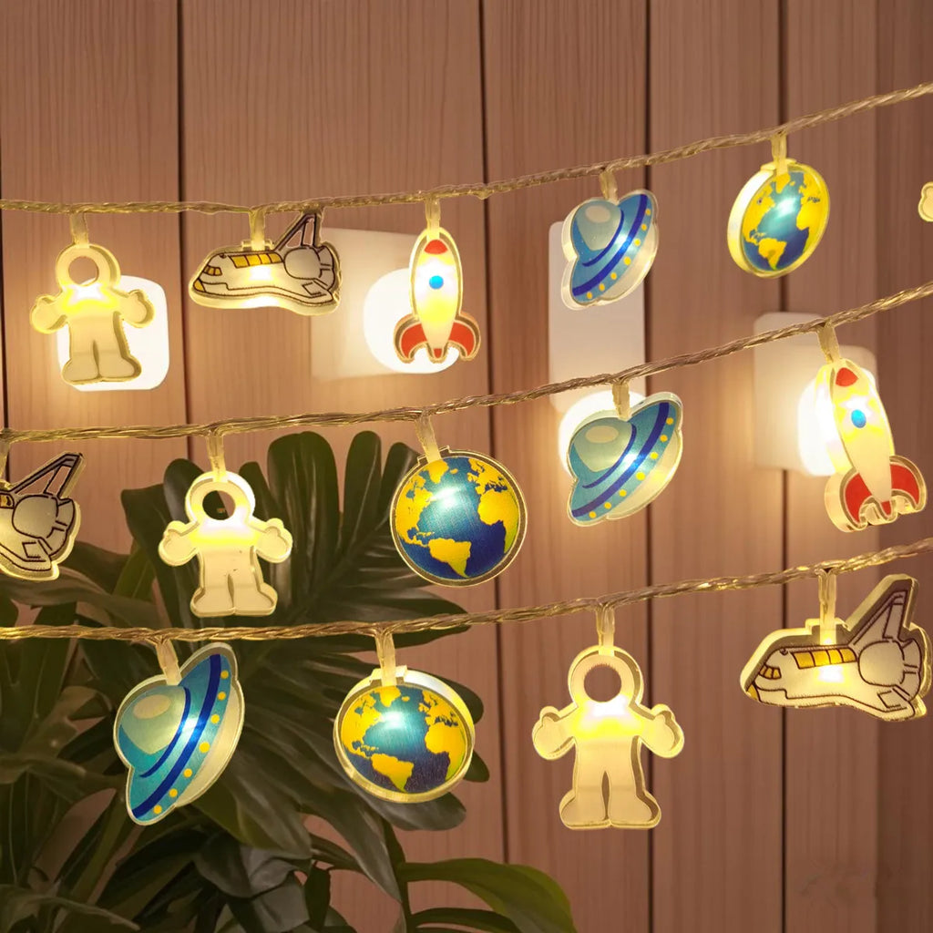 Cartoon Space Themed LED Decorative String Lights, Astronaut Rocket Shape Fairy Lights for Nursery Bedroom Birthday Party D Vue