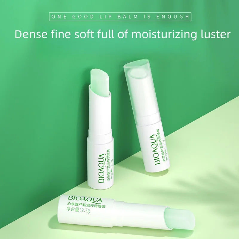 Aloe Vera Nourishing Lip Balm Contains Aloe Vera Skin-Friendly Ingredients, Which Hydrate, Lock in Moisture, and Nourish, Providing a Moisturizing Care for the Lips, Improving Dryness, and Leaving the Lips Feeling More Hydrat Vue