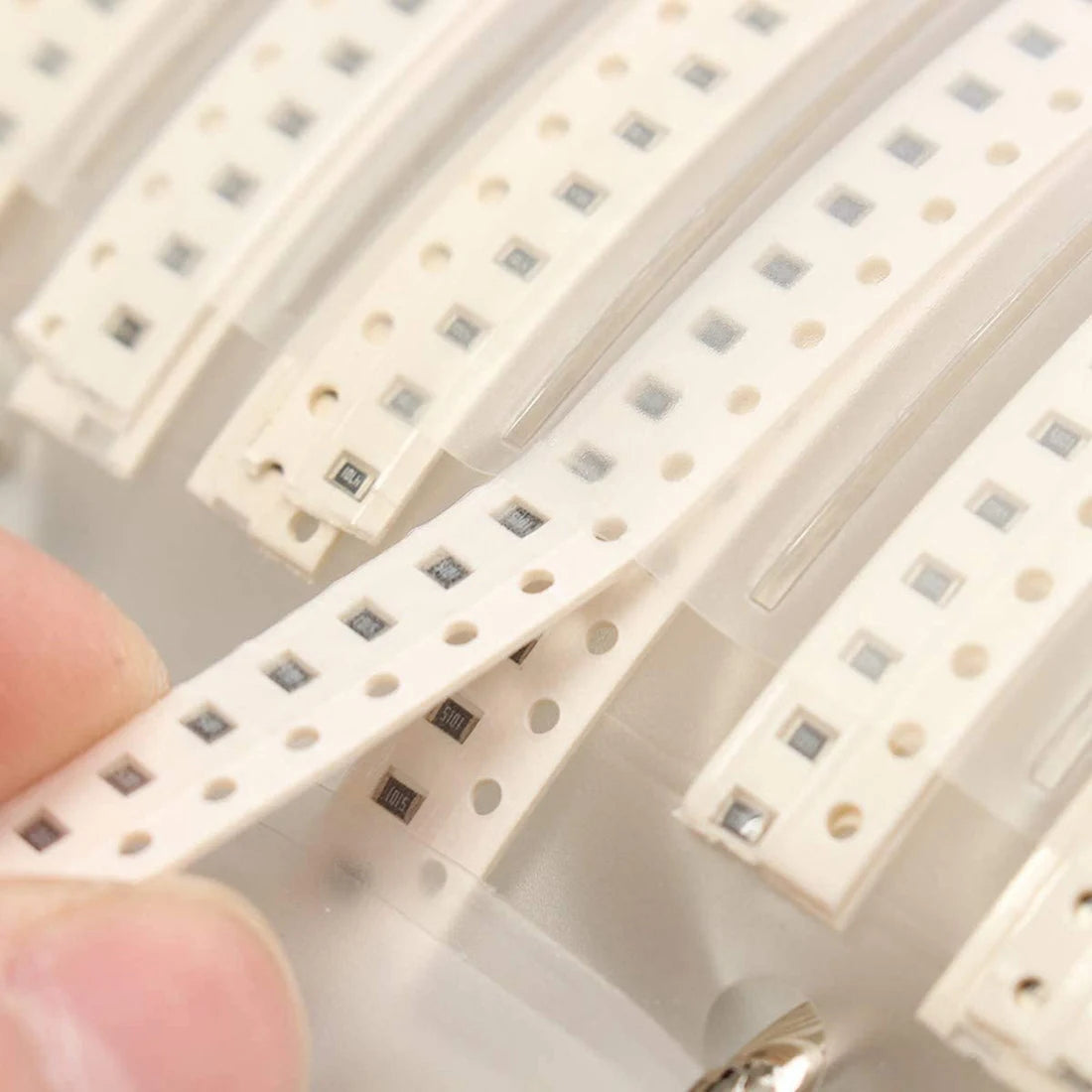 Hot-8500PCS Capacitance Sample Book, 170 Value All Series SMD Ohm Capacitor, 1% SMD Resistor Sample Book Assorted Kit Vue