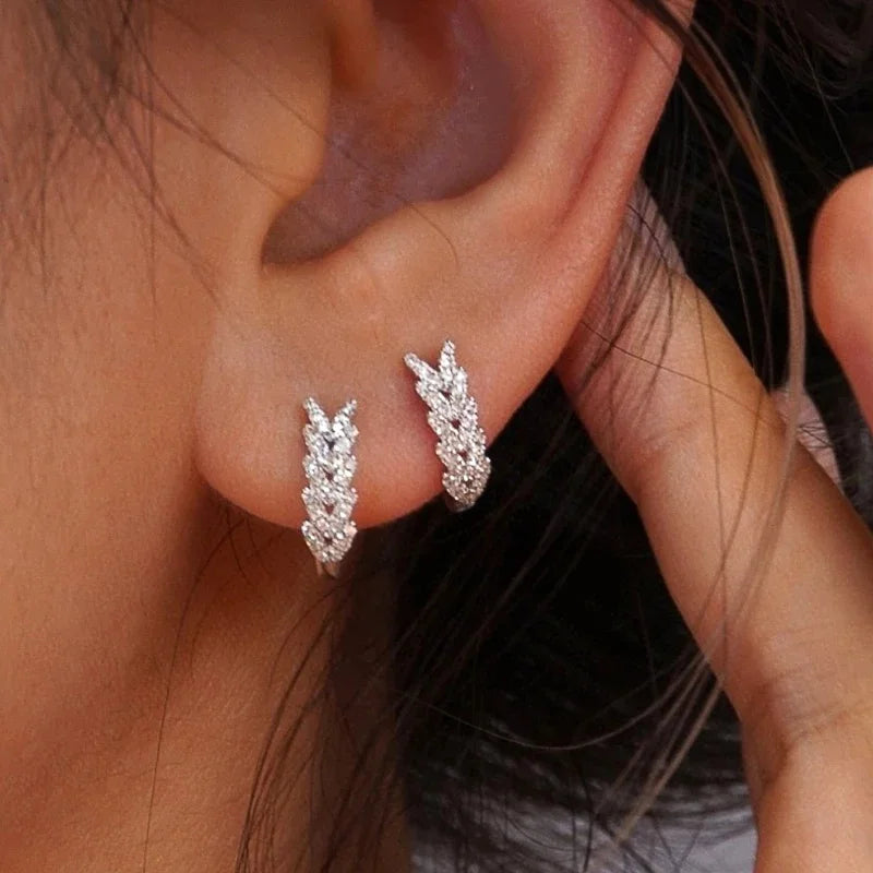 Huitan V-Shaped Leaf Hoop Earrings – Cubic Zirconia for Women Hoop Earrings Vue E4459