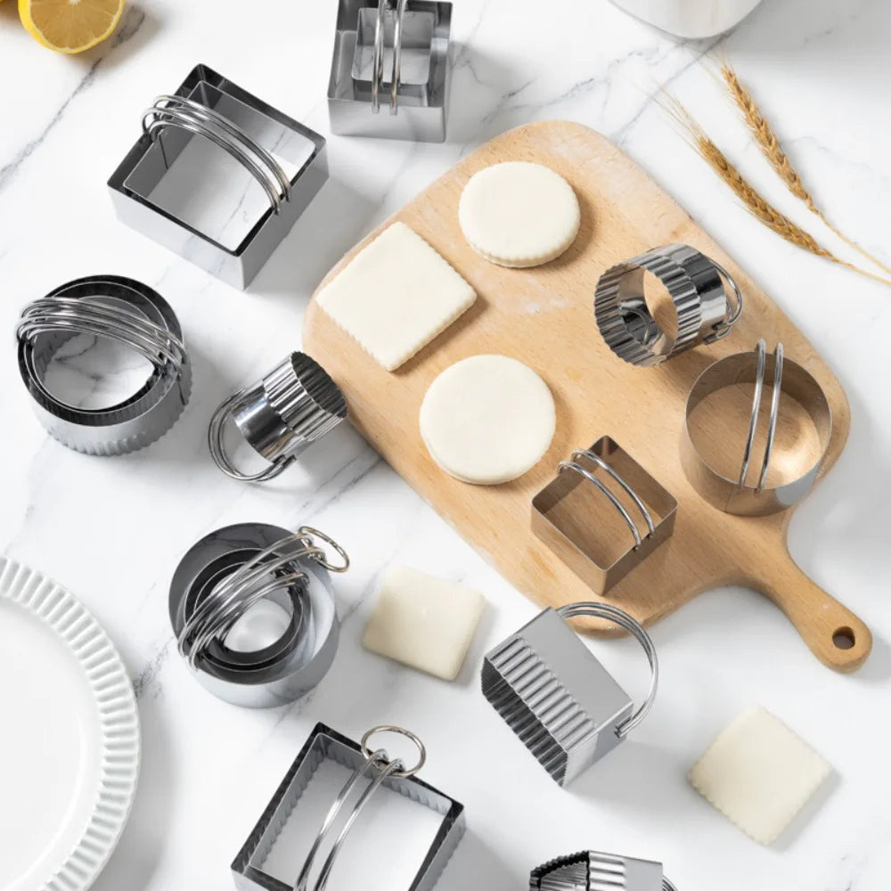5pcs Square/Round Stainless Steel Cookie Cutter Set Lace/Straight Edge with Handle Biscuit Mold DIY 5 Sizes Sandwich Mold Vue